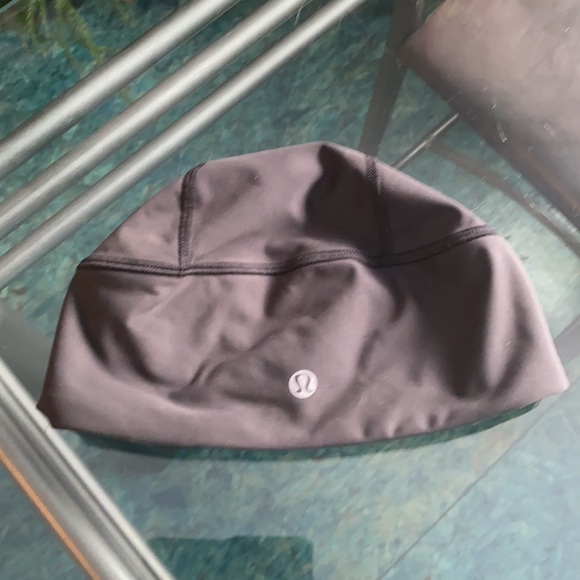 Lululemon Beanie with pony tail cut out - Picture 2 of 6